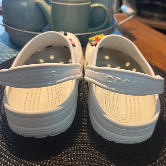 Classic Crocs - Women’s 7, Men’s 5 - Picture 4 of 7